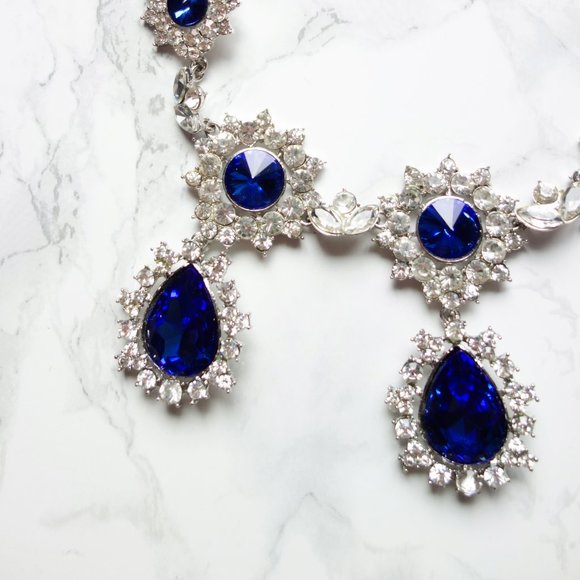 ✨ 2 for 10$✨ Shiny Blue Earrings and Necklace Set - Picture 2 of 5